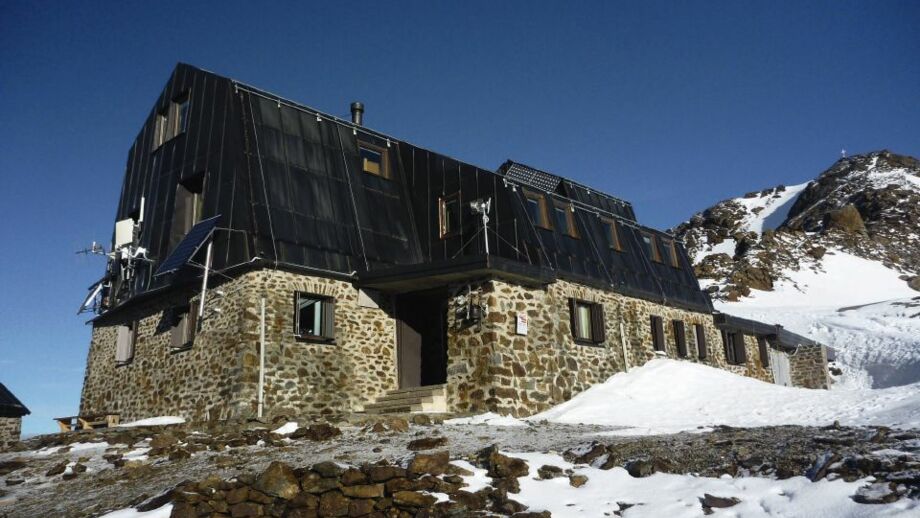 Rifugio_Vioz.jpg