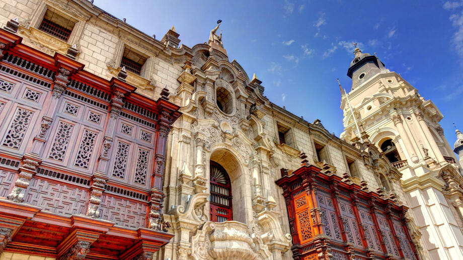 Palast und Kathedrale aus kolonialer Zeit in Lima