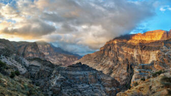 Zerklüftetes Hadschar-Gebirge im Oman