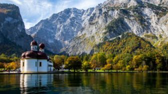 deutschland-berchtesgadener-alpen-watzmann-koenigssee-shutterstock-1557834452.jpg