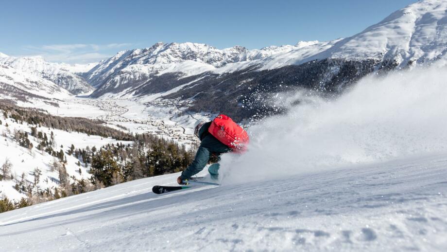 Skifahrer im Tiefschnee Powder