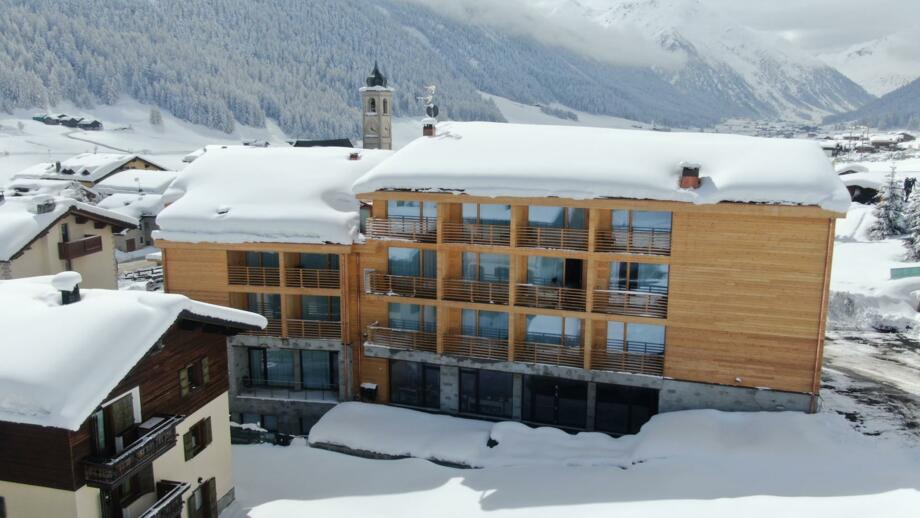 Montivas Lodge im Winter von außen