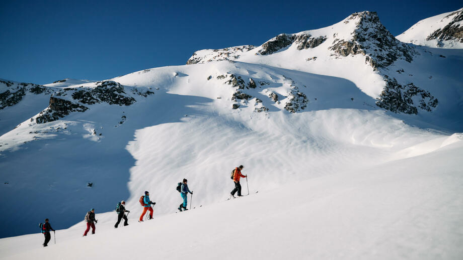 oesterreich-hohe-tauern-tiefschnee-skitourenkurs-rudolfshuette-ktrud-oliverfarys--x8a8200.jpg