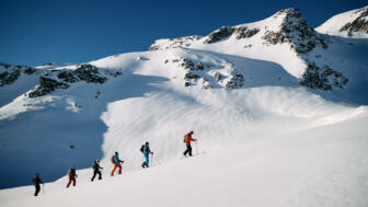 oesterreich-hohe-tauern-tiefschnee-skitourenkurs-rudolfshuette-ktrud-oliverfarys--x8a8200.jpg