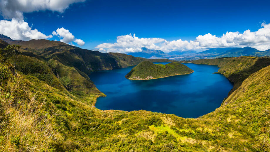 Panorama Aufnahme der Cuicocha Lagune auf dem Cotacachi Vulkan