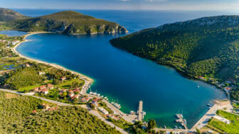 griechenland-chalkidiki-gicha-luftbild-porto-koufo-auf-der-halbinsel-sithonia-shutterstock_1753293275.jpg