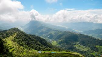 nepal-hilha-blick-auf-dhampu-s-village-shutterstock_2425884753.jpg