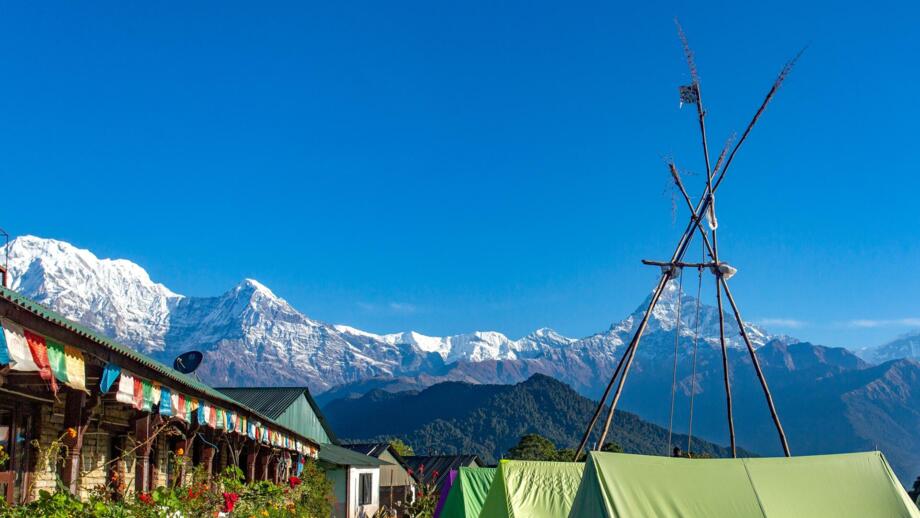 nepal-hilha-machhapuchhere-bergsicht-annapurna-range-und-fishtail-mountain-vom-australischen-basislager-in-dhampus-shutterstock_2386449965.jpg
