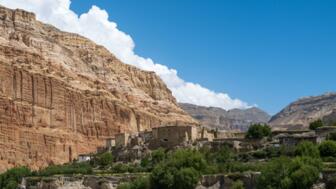 nepal-hiamu-altes-dorf-chusang-shutterstock_2231958449.jpg