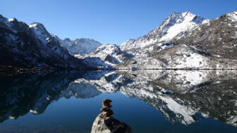 nepal-hiahl-beruehmten-heiligen-seen-von-gosainkund-shutterstock_1843557799.jpg