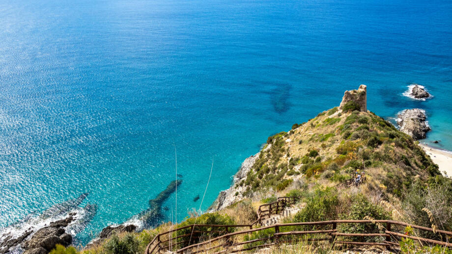 Der Weg der Liebenden oder Telegrafenspitze, Punta del Telegrafo, an der tyrrhenischen Küste von Ascea Marina