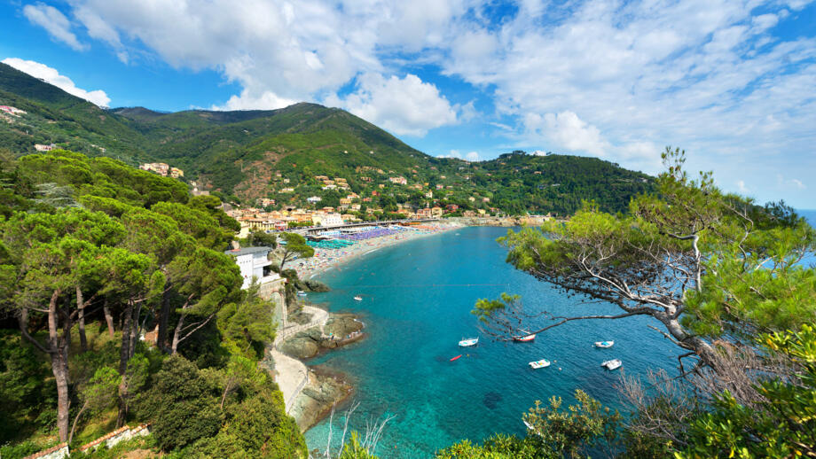italien-cinque-terre-itlig-panoramic-view-of-bonassola-ancient-village-in-ligurian-coast-in-the-east-la-spezia-shutterstock_209069767.jpg