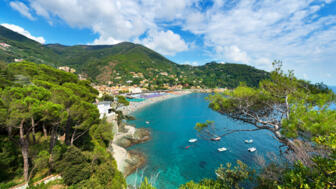 italien-cinque-terre-itlig-panoramic-view-of-bonassola-ancient-village-in-ligurian-coast-in-the-east-la-spezia-shutterstock_209069767.jpg