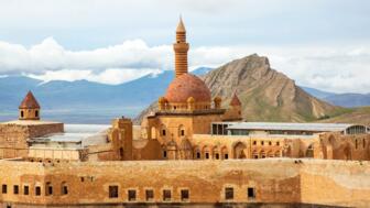tuerkei-anatolien-tuski-ishak-pasha-palace-dogubayazit-shutterstock_2406306603.jpg