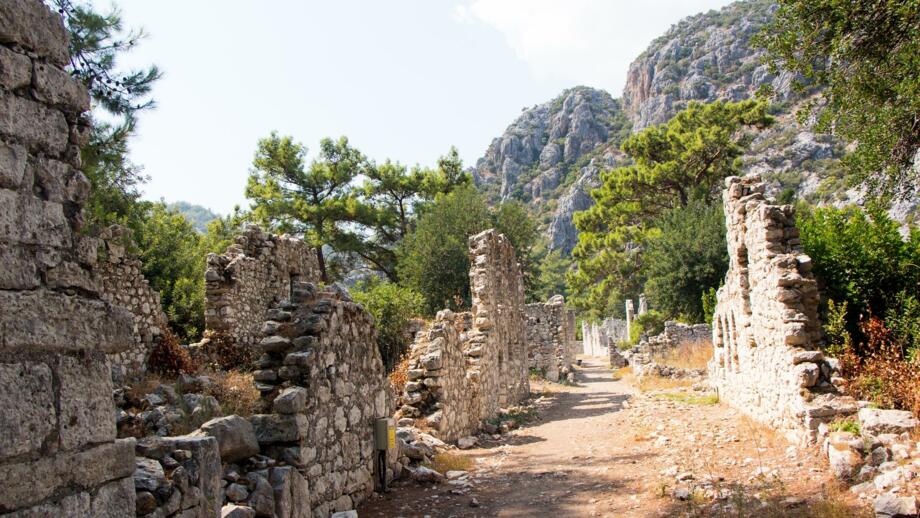 tuerkei-antalya-tuayt-olympos-ancient-city-shutterstock_2298559375.jpg