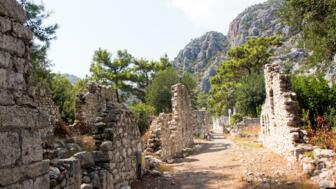 tuerkei-antalya-tuayt-olympos-ancient-city-shutterstock_2298559375.jpg