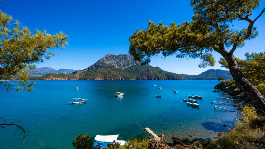 tuerkei-antalya-tuayt-sea-view-of-adrasan-beach-kemer-shutterstock_1448421773.jpg