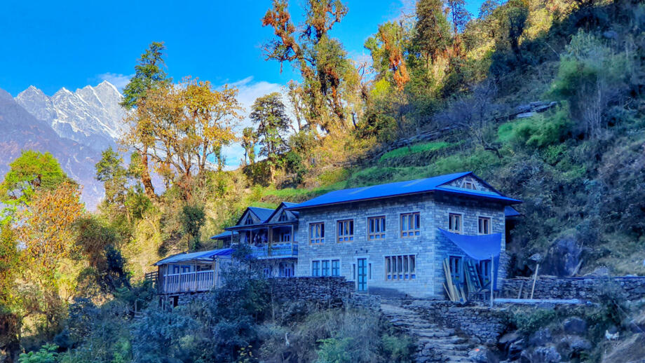 nepal-hivieve-from-namche-bazar-to-surke-and-paiya-shutterstock_1588023118.jpg