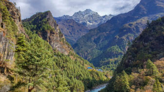 nepal-hivieve-view-on-dudh Koshi river valley--krom-namche-bazar-to-surke-an-paiya-shutterstock_1588023157.jpg