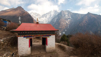 nepal-kathmandu-hivieve-khumbu-valley-solukhumbu-mont-everest-region-sagarmatha-national-park-shutterstock_424561984.jpg