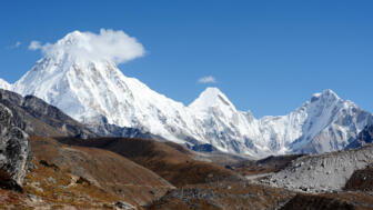 nepal-hiahk-hiking-in-khumbu-valley-in-himalayas-mountains-kala-pattar-and-everest-base-camp-shutterstock_509812114.jpg