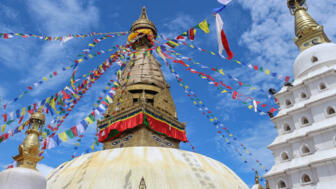 nepal-hikpa-swayambhunath-affentempel-in-kathmandu-shutterstock_1790297819.jpg