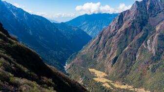 nepal-hiaho-trekking-im-schutzgebiet-kanchenjunga-shutterstock_2390814445.jpg