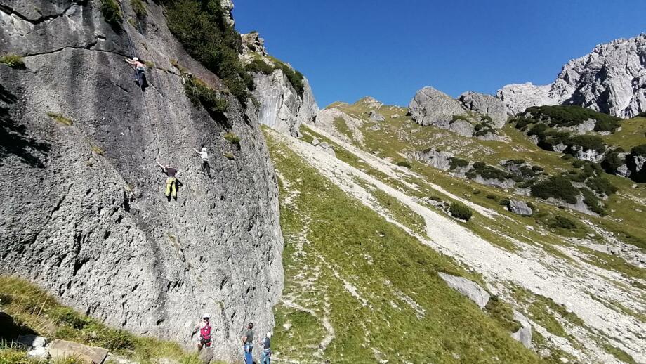 oesterreich-tirol-imst-grundkurs-fels-ausbildung-klettern-gflech-(23).jpg