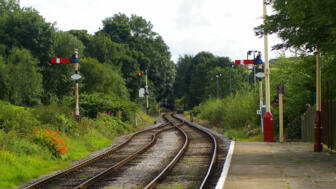 UK_Railway_Gleise_shutterstock_1704523558.jpg