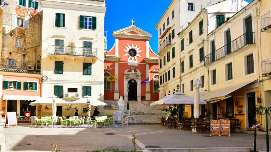 griechenland-korfu-kerkyra-hauptplatz-shutterstock_458544376.jpg