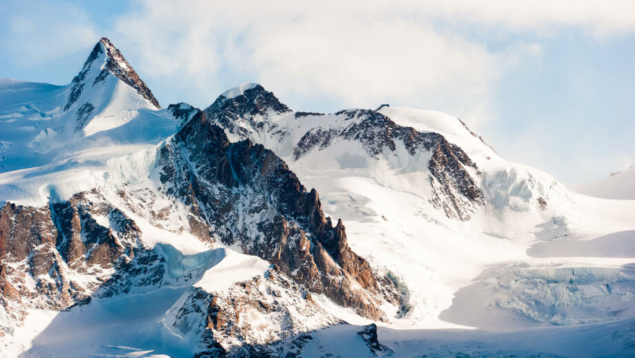 schweiz-wallis-zermatt-doufourspitze-shutterstock-43609237.jpg