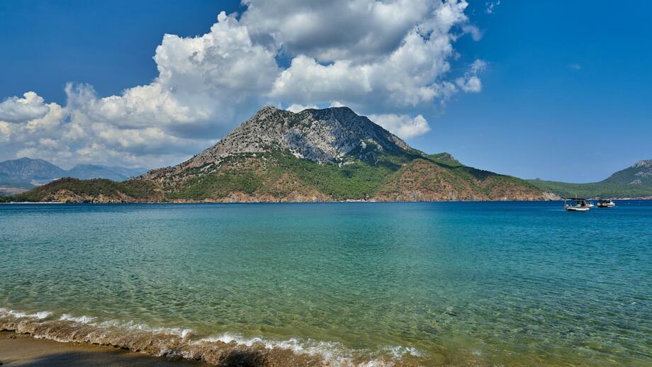 tuerkei-antalya-tulyk-landschaft-von-musa-dagi-adrasan-shutterstock_2286282703.jpg