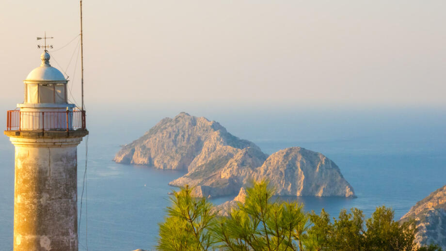 tuerkei-antalya-tulyk-gelidonya-lighthouse-shutterstock_1287731764.jpg