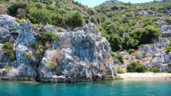 tuerkei-antalya-tulyk-lycian-towns-and-tombs-sarcophagi-of-aperlai-simena-teimussa-dolihiste-kekova-shutterstock_681546538.jpg