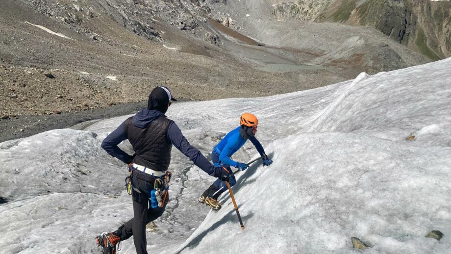 oesterreich-oetztaler-alpen-taschachhaus-gehtechnik-gletscher-steileis-ausbildung-mannschaftszug-hochtour-getas-(23)-online.jpg