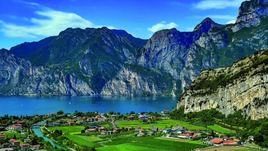 italien-trentino-gardasee-riva del garda-shutterstock-595191944.jpg