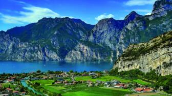 italien-trentino-gardasee-riva del garda-shutterstock-595191944.jpg