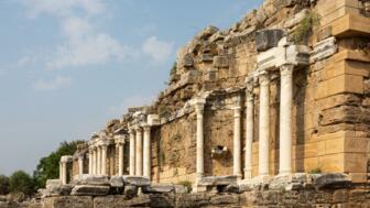 tuerkei-antalya-tutoplyk-ruinen-antiker-roemischer-gebaeude-shutterstock_2436006353.jpg