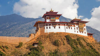 bhutan-bhkom-restaurierte-wangdue-phodrang-dzong-kloster-shutterstock_1831979698.jpg