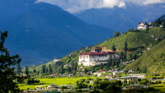 bhutan-bhcho-par-rinpung-dzong-und-museum-shutterstock_562907134.jpg