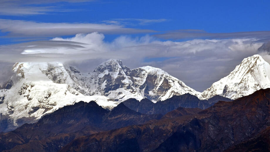 bhutan-bhcho-chomolhari-berggipfel-mit-wolken-shutterstock_2020898993.jpg