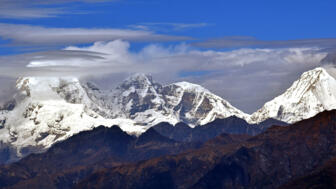 bhutan-bhcho-chomolhari-berggipfel-mit-wolken-shutterstock_2020898993.jpg
