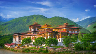 bhutan-bhcho-kloster-punakha-dzong-einer-der-groessten-kloster-asiens_shutterstock_1028830636.jpg