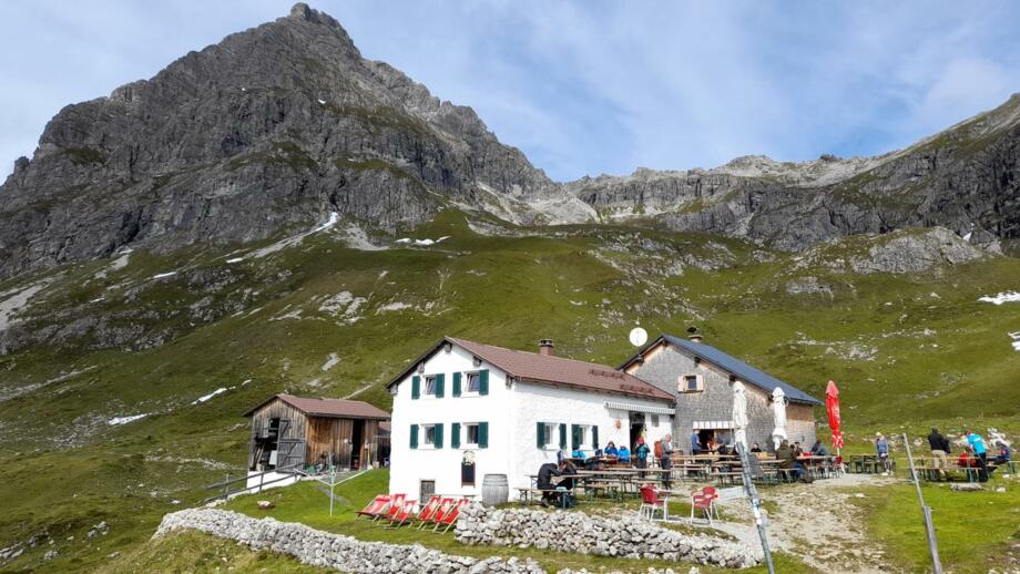 oesterreich-kleinwalsertal-twin-wanderungen-49fff56a-949a-48ee-9365-6647179285a9.jpg