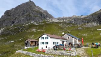 oesterreich-kleinwalsertal-twin-wanderungen-49fff56a-949a-48ee-9365-6647179285a9.jpg