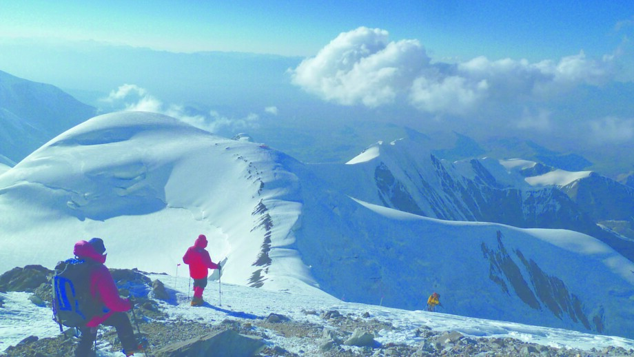 expeditionen-kirgisistan-exlen-2014-natur-panorama-landschaft-berge-gletscher-schnee-teilnehmer-gruppe-1070752.jpg