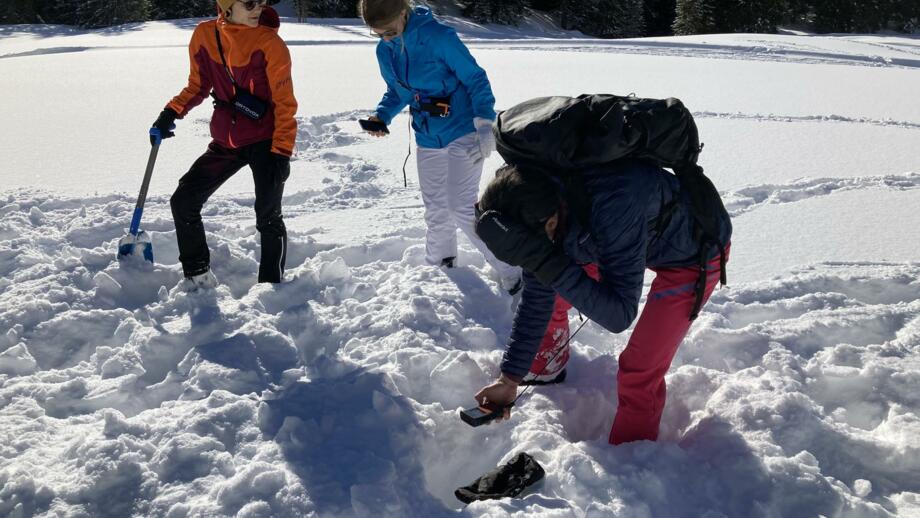 oesterreich-ehrwald-tvsec-lawinensuche-sc-mitarbeitertag-winter-sonne-(13).jpg