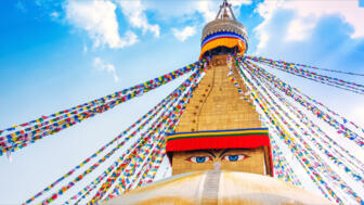 nepal-hihho-boudhanath-stupa-im-kathmandu-tal-shutterstock_771506101.jpg