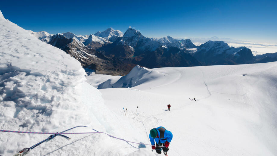 nepal-hihho-mera-peak-climbing-shutterstock_356091092.jpg