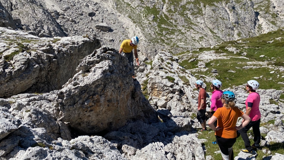Italien_Dolomiten_Fonda Savio_GFDOL_2022_Julia Andre_Klettern_Grundkurs_Fels_Ausbildung (7).jpeg